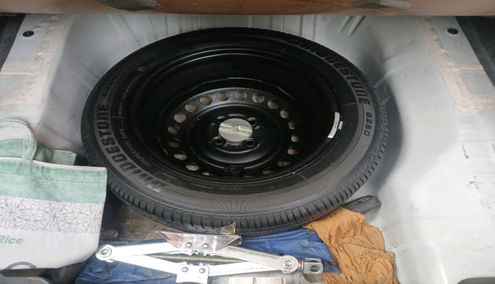 2016 Honda City 1.5L I-VTEC V MT, Petrol, Manual, 1,32,913 km, tyre