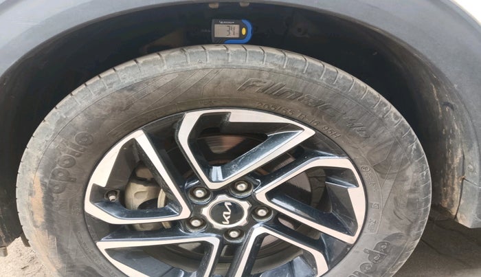 2022 KIA CARENS LUXURY PLUS 1.5 DIESEL 6 STR, Diesel, Manual, 77,750 km, tyre