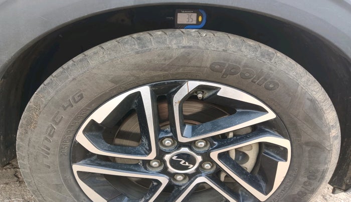 2022 KIA CARENS LUXURY PLUS 1.5 DIESEL 6 STR, Diesel, Manual, 77,750 km, tyre