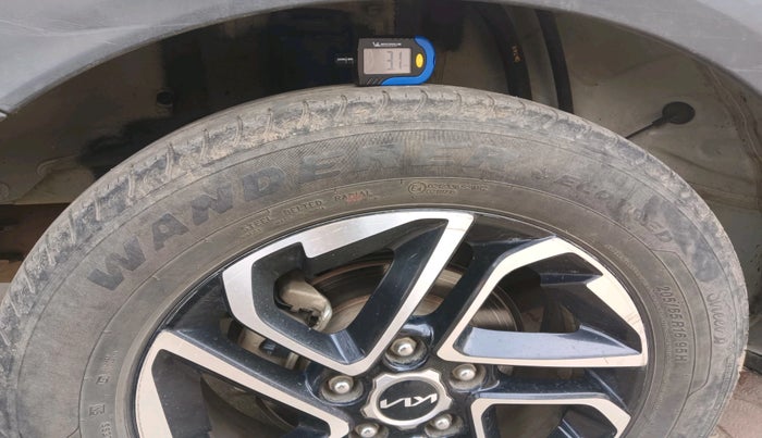 2022 KIA CARENS LUXURY PLUS 1.5 DIESEL 6 STR, Diesel, Manual, 77,750 km, tyre