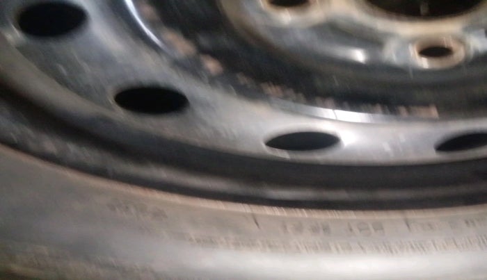 2011 Maruti Swift VXI, Petrol, Manual, 1,01,388 km, tyre