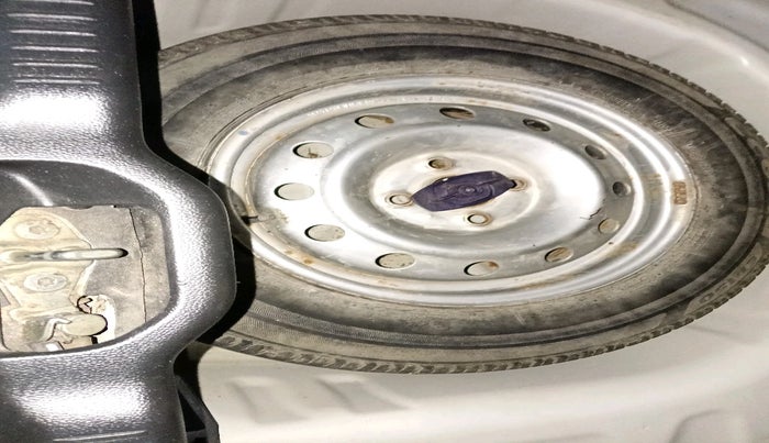 2018 Maruti Swift LXI, Petrol, Manual, 50,225 km, tyre