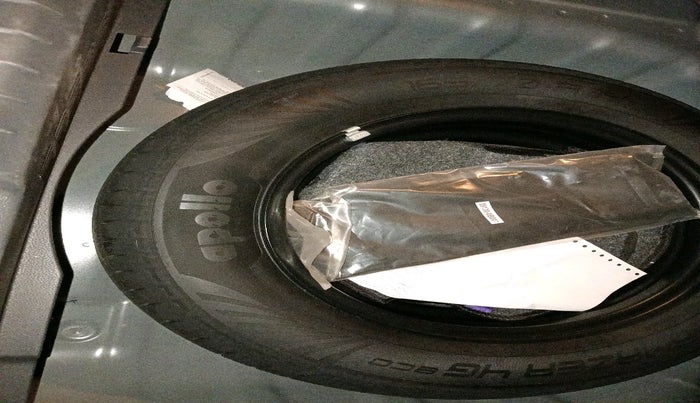 2024 Hyundai GRAND I10 NIOS SPORTZ AMT 1.2 KAPPA VTVT, Petrol, Automatic, 3,863 km, tyre