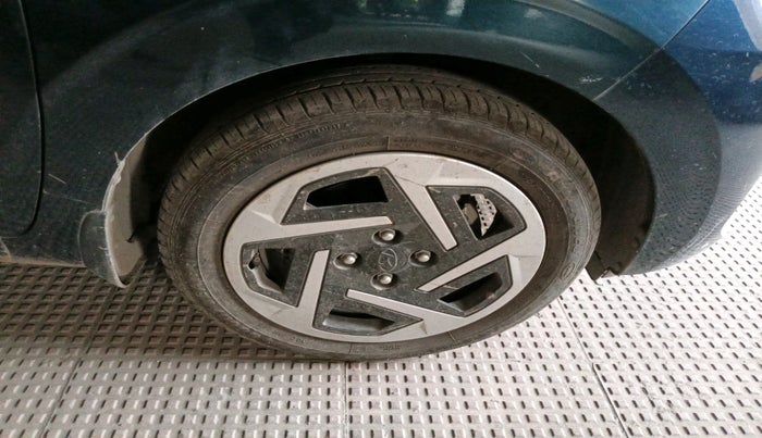 2024 Hyundai GRAND I10 NIOS SPORTZ AMT 1.2 KAPPA VTVT, Petrol, Automatic, 3,863 km, tyre