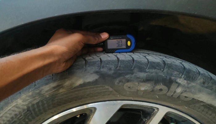 2022 Mahindra XUV400 EL 7.2 KW, Electric, Automatic, 41,973 km, tyre