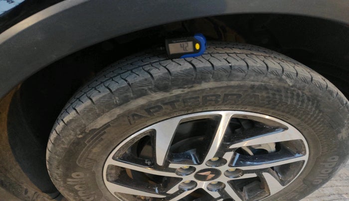 2022 Mahindra XUV400 EL 7.2 KW, Electric, Automatic, 41,973 km, tyre