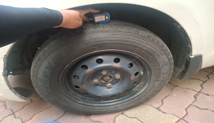 2013 Maruti Swift VXI, Petrol, Manual, 1,26,657 km, tyre