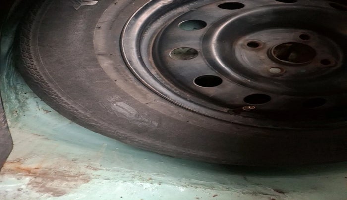 2013 Maruti Swift VXI, Petrol, Manual, 1,26,657 km, tyre