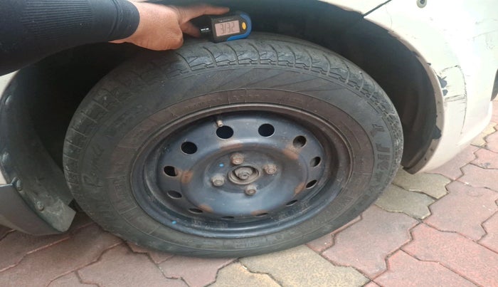 2013 Maruti Swift VXI, Petrol, Manual, 1,26,657 km, tyre