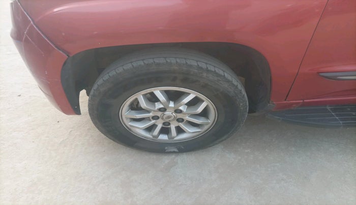 2018 Mahindra TUV300 T8, Diesel, Manual, 1,03,021 km, tyre