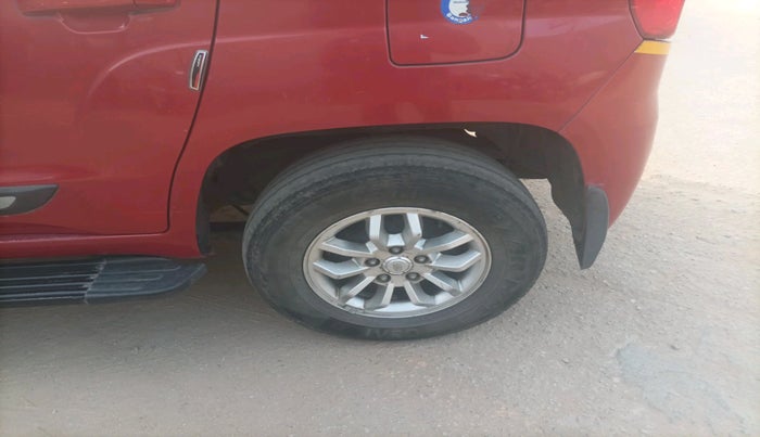 2018 Mahindra TUV300 T8, Diesel, Manual, 1,03,021 km, tyre