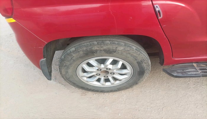 2018 Mahindra TUV300 T8, Diesel, Manual, 1,03,021 km, tyre