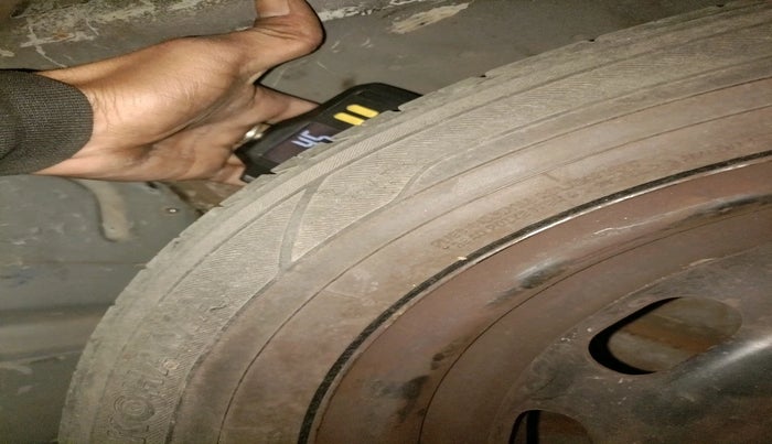 2014 Ford Figo ZXI 1.4 DIESEL, Diesel, Manual, 1,05,157 km, tyre