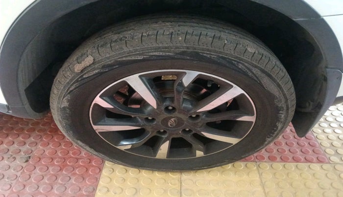 2019 Mahindra XUV500 W11 AT, Diesel, Automatic, 84,698 km, tyre