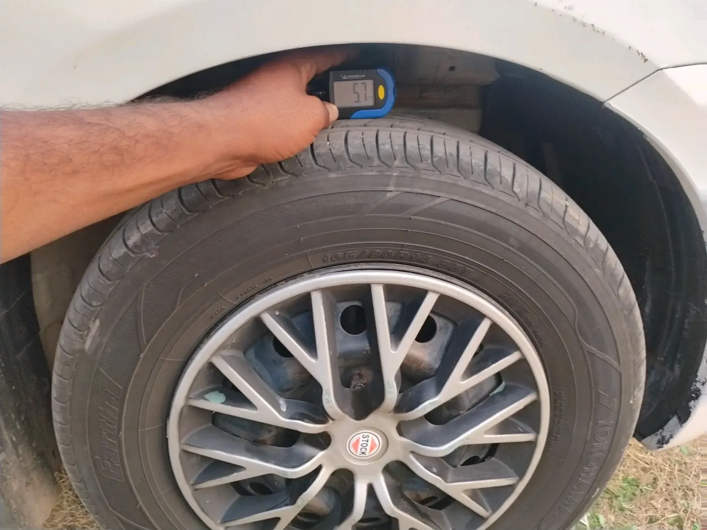 2014 Maruti Swift VXI, Petrol, Manual, 1,08,281 km, tyre