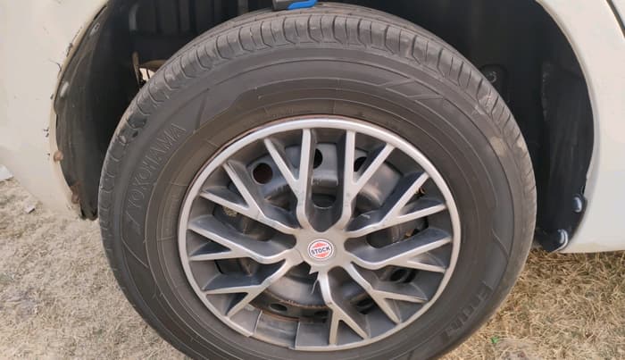 2014 Maruti Swift VXI, Petrol, Manual, 1,08,281 km, tyre