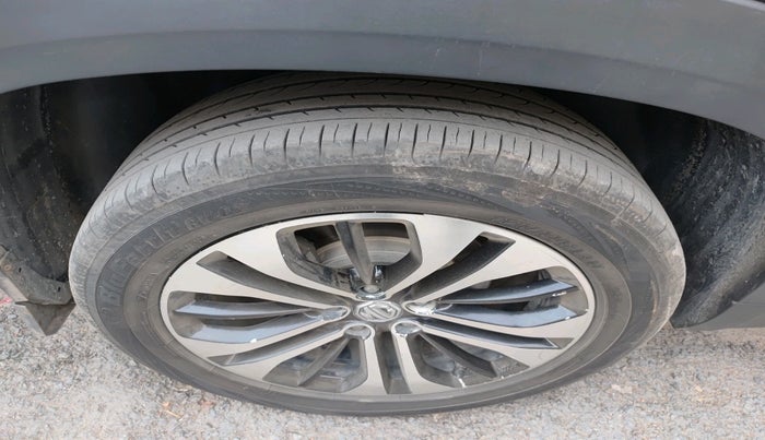 2021 MG HECTOR PLUS SHARP 1.5 PETROL TURBO CVT 6-STR, Petrol, Automatic, 1,65,789 km, tyre