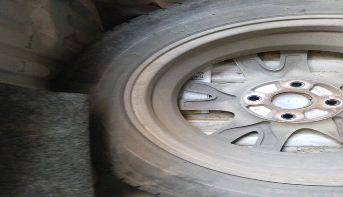 2012 Honda Brio V MT, Petrol, Manual, 38,512 km, tyre