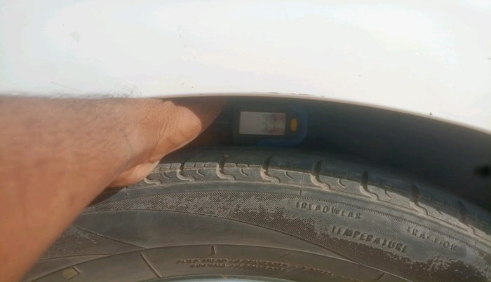 2018 Hyundai Xcent S 1.2, Petrol, Manual, 1,19,847 km, tyre