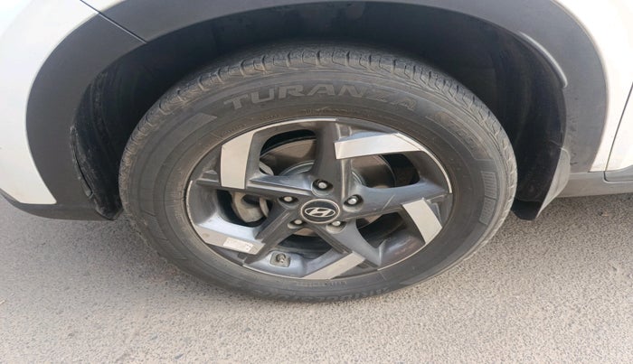 2021 Hyundai VENUE SX 1.5 (O) EXECUTIVE CRDI, Diesel, Manual, 80,038 km, tyre