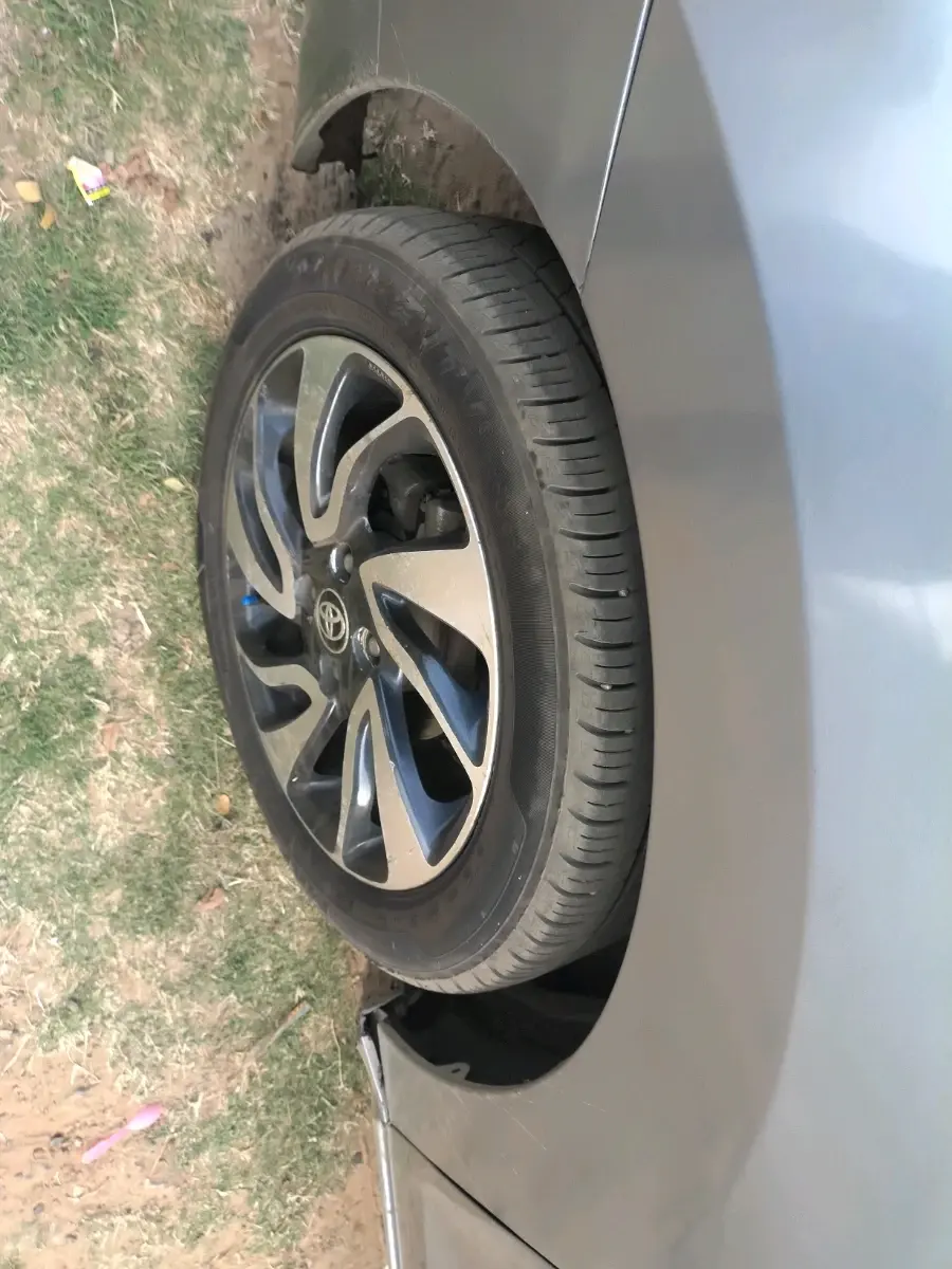 2019 Toyota Glanza V, Petrol, Manual, 74,000 km, tyre