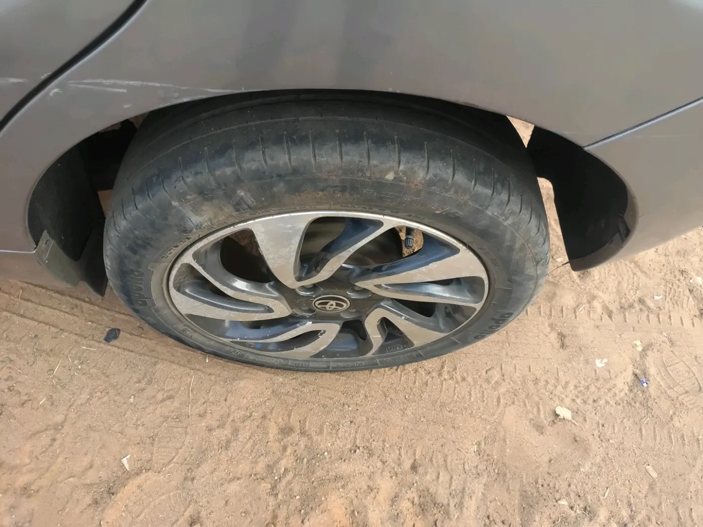 2019 Toyota Glanza V, Petrol, Manual, 74,000 km, tyre