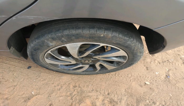 2019 Toyota Glanza V, Petrol, Manual, 74,000 km, tyre