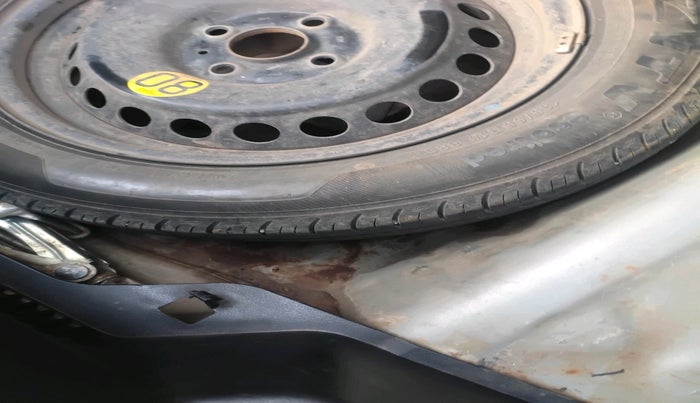 2019 Toyota Glanza V, Petrol, Manual, 74,000 km, tyre