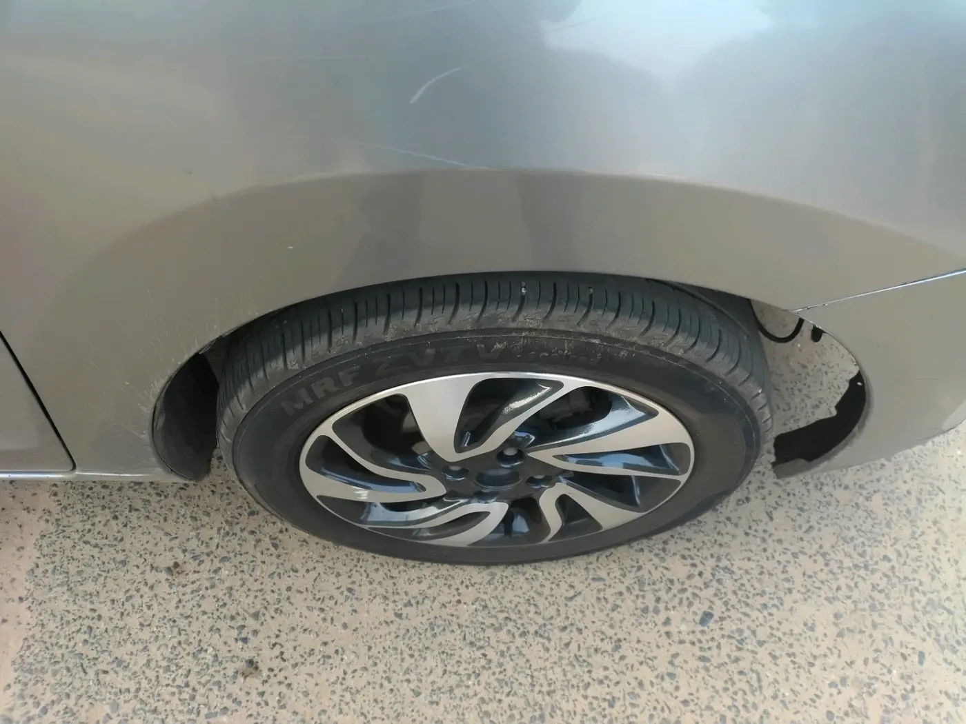 2019 Toyota Glanza V, Petrol, Manual, 74,000 km, tyre