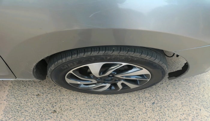 2019 Toyota Glanza V, Petrol, Manual, 74,000 km, tyre