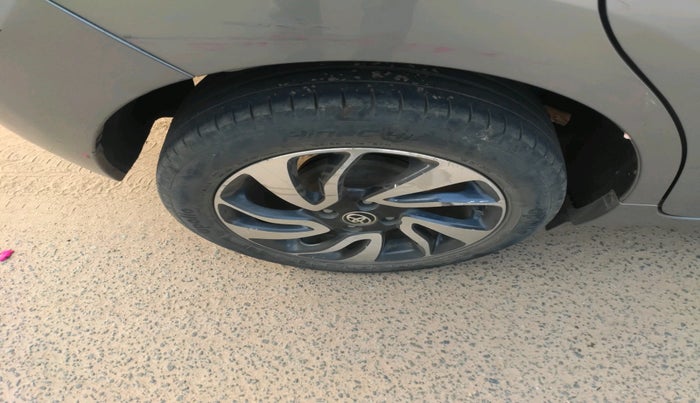 2019 Toyota Glanza V, Petrol, Manual, 74,000 km, tyre