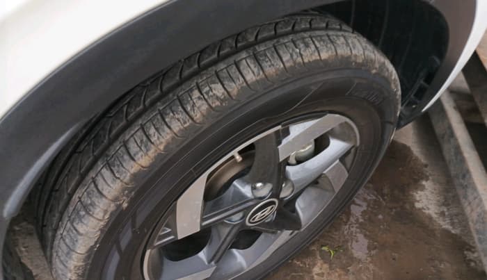 2019 Hyundai VENUE SX 1.0 TURBO, Petrol, Manual, 53,163 km, tyre