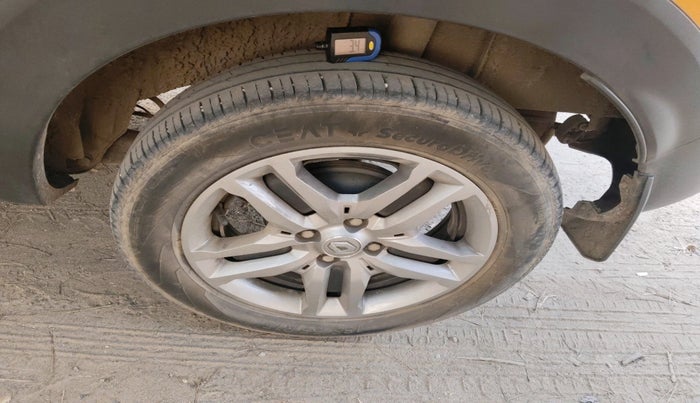 2022 Renault TRIBER RXZ DUAL TONE, Petrol, Manual, 30,247 km, tyre