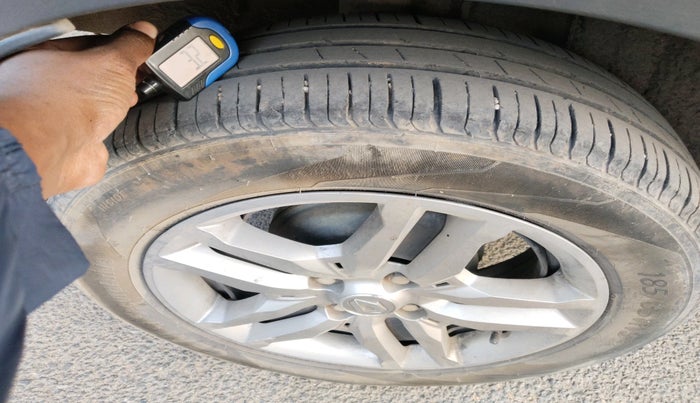 2022 Renault TRIBER RXZ DUAL TONE, Petrol, Manual, 30,247 km, tyre