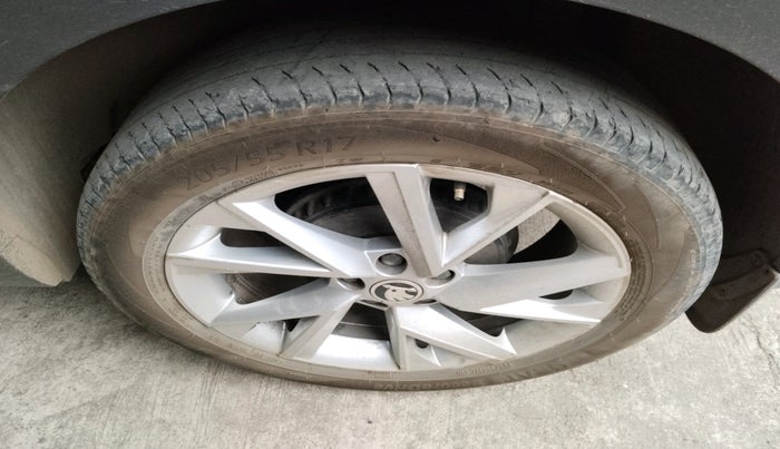 2023 Skoda KUSHAQ STYLE 1.0L TSI MT, Petrol, Manual, 62,950 km, tyre