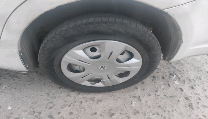 2015 Maruti Swift Dzire TOUR DIESEL, Diesel, Manual, 1,92,146 km, tyre