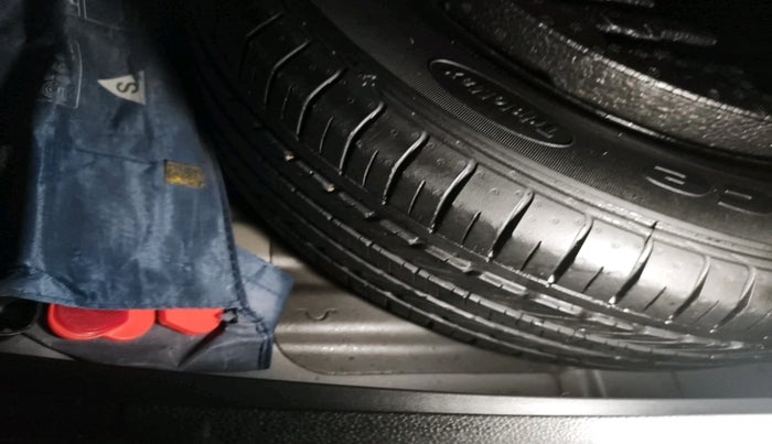 2017 Hyundai Creta SX 1.6 DIESEL, Diesel, Manual, 1,54,094 km, tyre