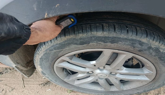 2020 Renault TRIBER RXZ AMT, Petrol, Automatic, 25,857 km, tyre