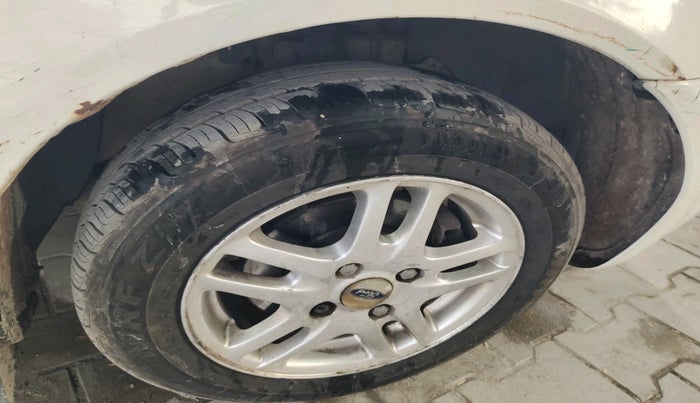 2011 Ford Fiesta SXI 1.6 PETROL, Petrol, Manual, 1,61,829 km, tyre