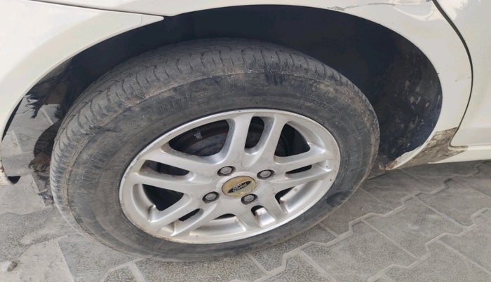 2011 Ford Fiesta SXI 1.6 PETROL, Petrol, Manual, 1,61,829 km, tyre