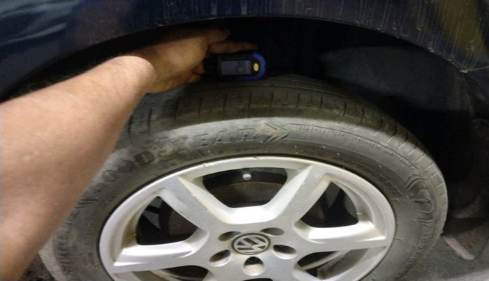 2013 Volkswagen Vento HIGHLINE DIESEL 1.6, Diesel, Manual, 1,10,042 km, tyre