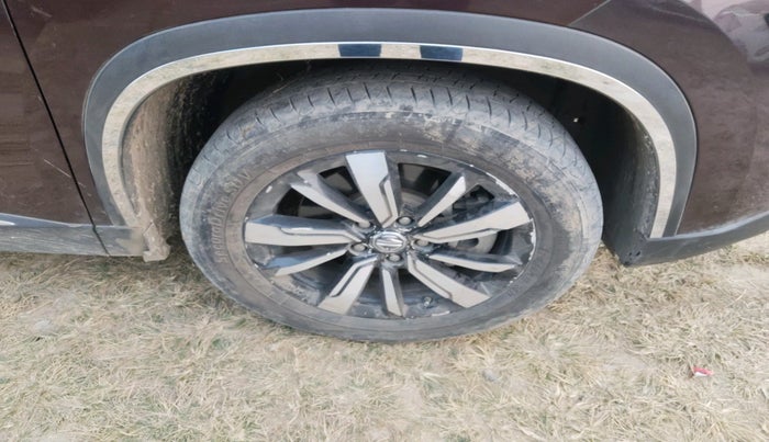 2020 MG HECTOR SHARP HYBRID 1.5 PETROL, Petrol, Manual, 1,08,875 km, tyre