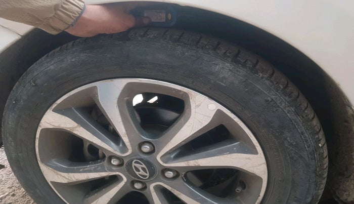 2016 Hyundai Xcent SX 1.2 (O), Petrol, Manual, 1,50,069 km, tyre