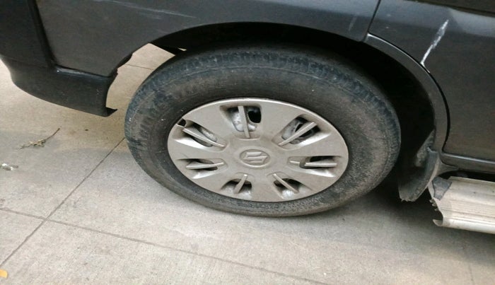 2011 Maruti Eeco 5 STR, Petrol, Manual, 1,44,255 km, tyre