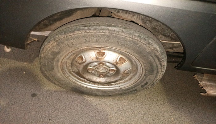 2011 Maruti Eeco 5 STR, Petrol, Manual, 1,44,255 km, tyre