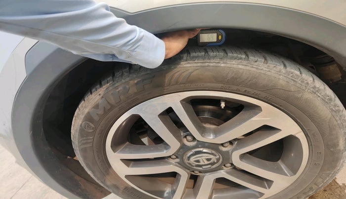 2017 Tata Hexa XTA 4X2 7 STR, Diesel, Automatic, 50,219 km, tyre