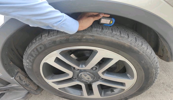 2017 Tata Hexa XTA 4X2 7 STR, Diesel, Automatic, 50,219 km, tyre