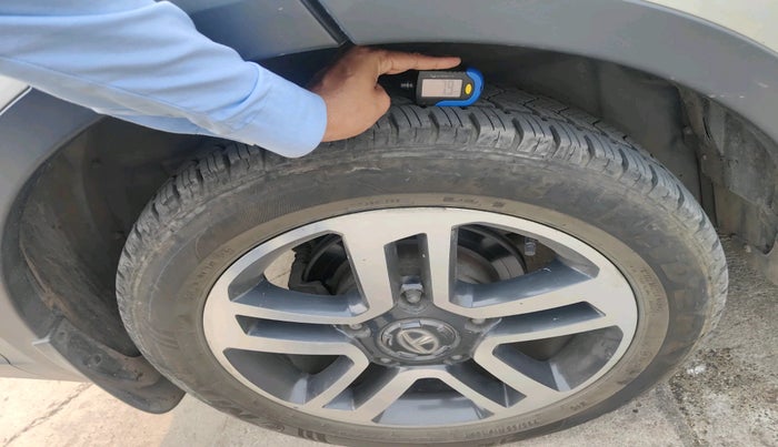 2017 Tata Hexa XTA 4X2 7 STR, Diesel, Automatic, 50,219 km, tyre