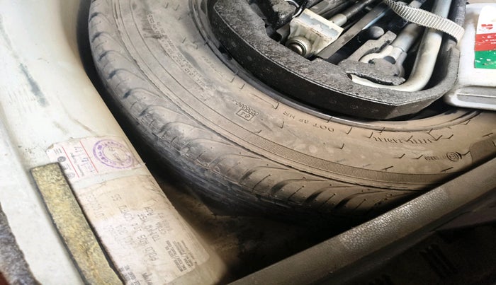 2012 Volkswagen Polo COMFORTLINE 1.2L, Diesel, Manual, 1,20,942 km, tyre