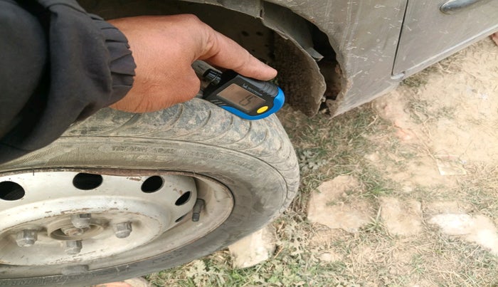 2013 Maruti Wagon R 1.0 LXI CNG, Petrol, Manual, 1,89,857 km, tyre